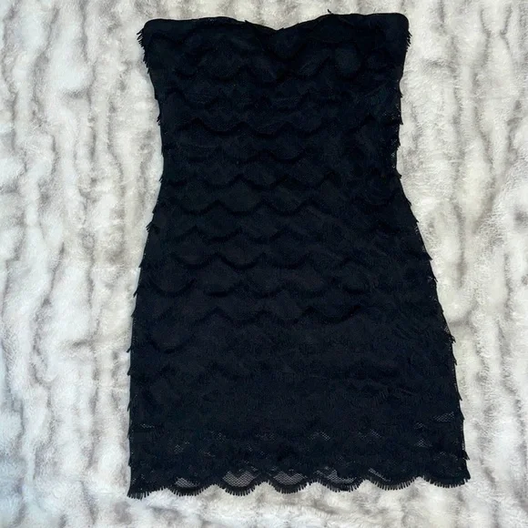 Elegant Guess Strapless Scalloped Lace Mini Dress - BUNDLE ONLY - Picture 1 of 8